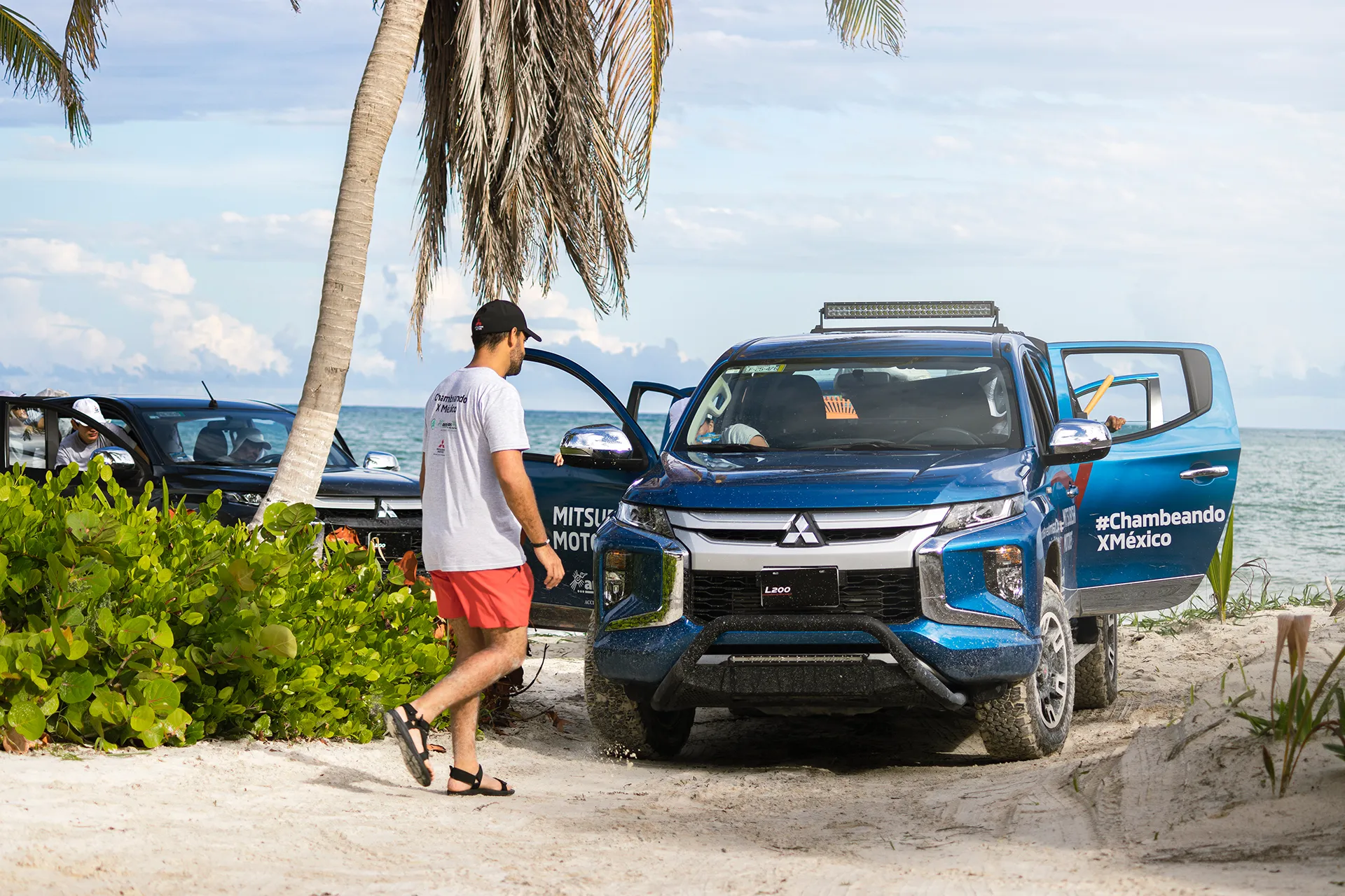 Arturo Islas Allende — Mitsubishi L200
